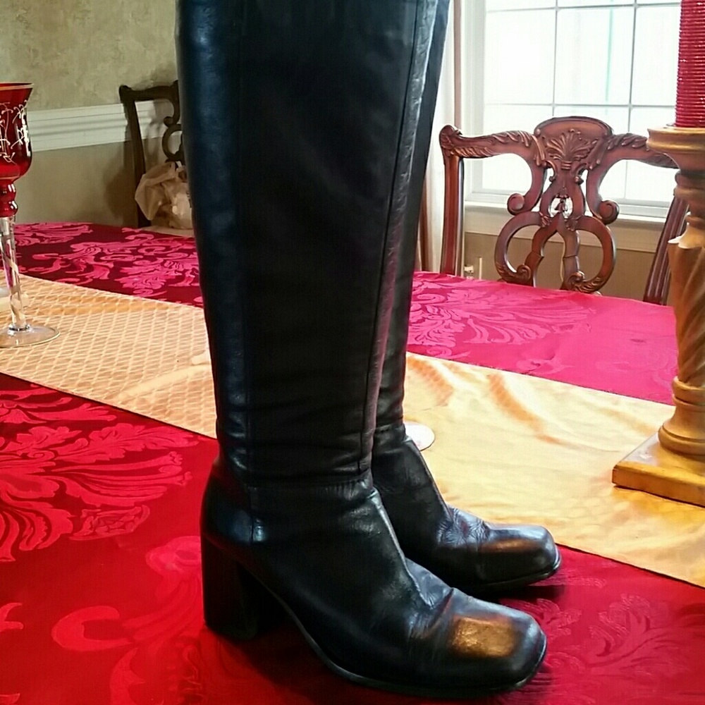 ITALIAN LEATHER boots made in italy.  Size 8